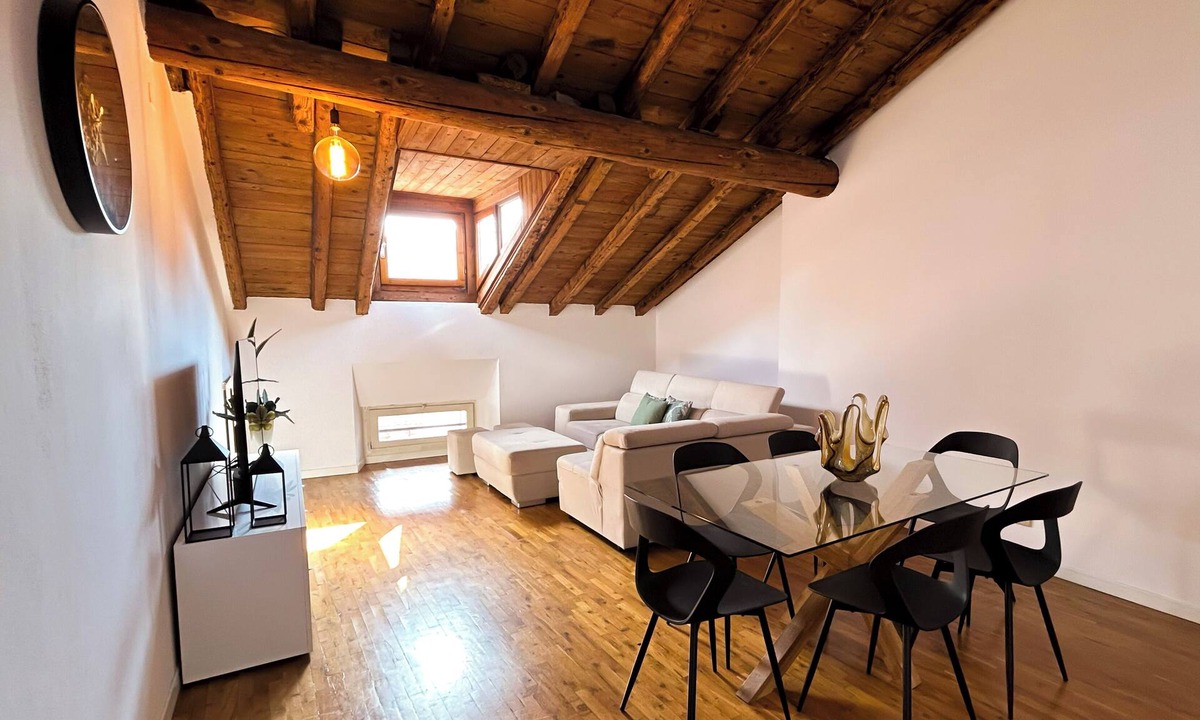 Bergamo Apartment | [Loft attic] on the Bergamo skyline
