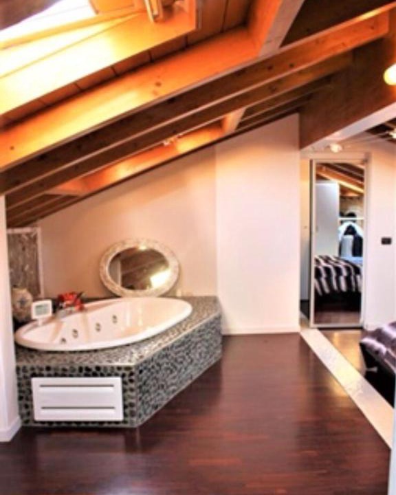 Lomagna Apartment | Loft villaggio dei pini