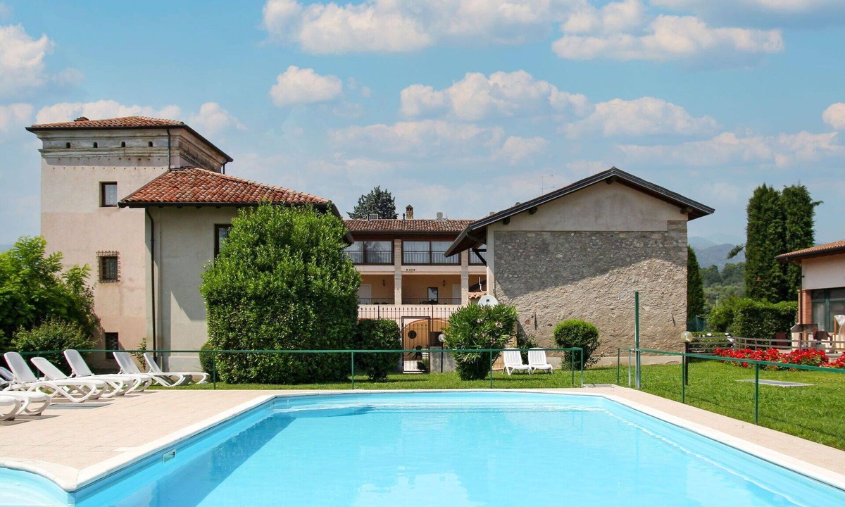 Cunettone-villa Apartment | Lovely apartment for 6 guests with A/C, WIFI, pool, TV, balcony and pets allowed