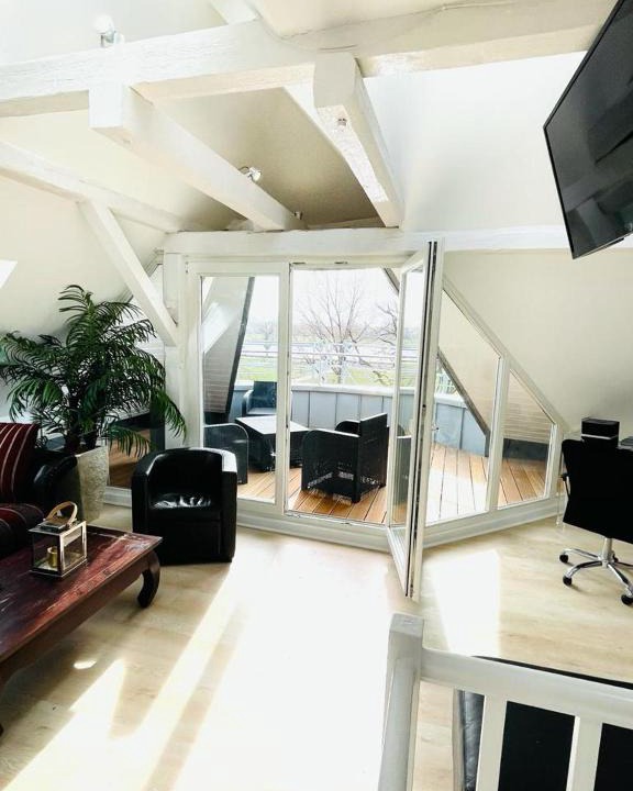 Golzheim Apartment | Luxury Rooftop Loft with river view 10min to city