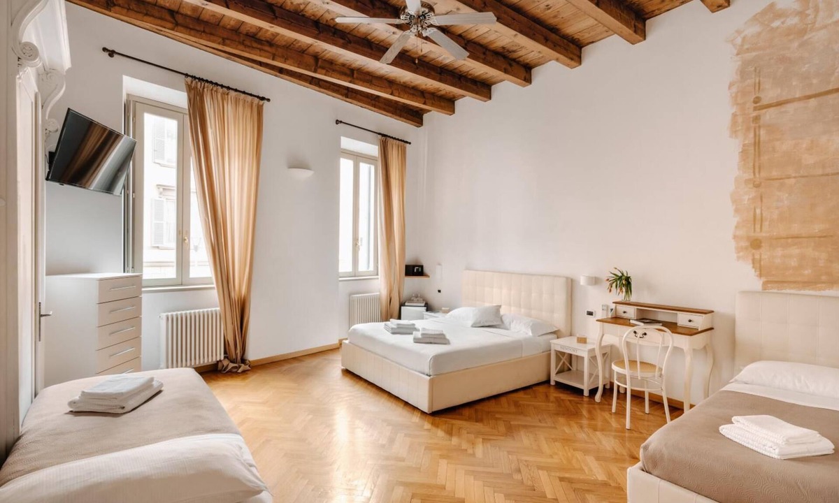 Borgo San Leonardo Hostel | Luxury spaciuos quadruple room with large modern ensuite bathroom and airconditioning