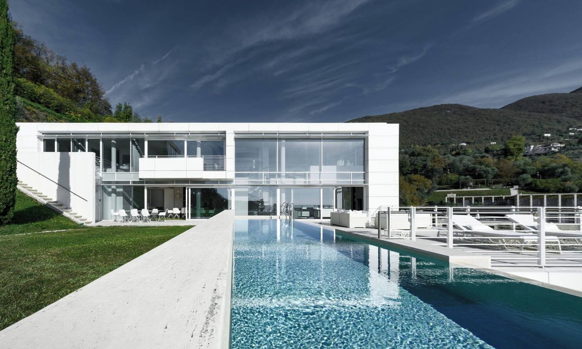 Gardone Riviera Villa | Luxury Villa with infinity pool and lake view from architect Richard Meier