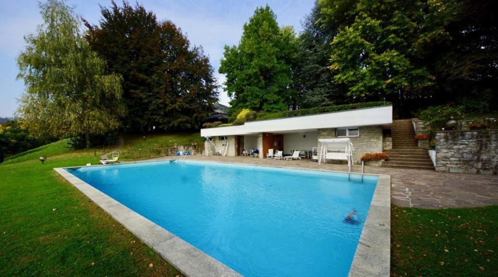 San Fermo della Battaglia Villa | Luxury Villa with Pool and Tennis court