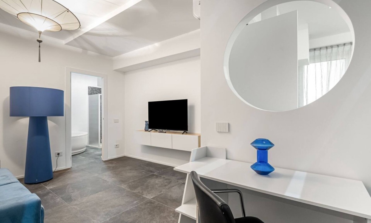 Porta Romana Apartment | M3 Porta Romana Modern Two-Level APT