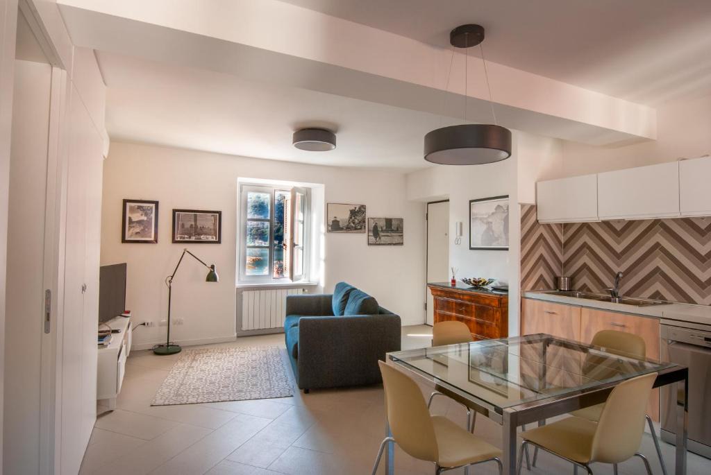 Porto Ceresio Apartment | MAJOR SISTERS, APPARTAMENTO VISTA LAGO DI LUGANO