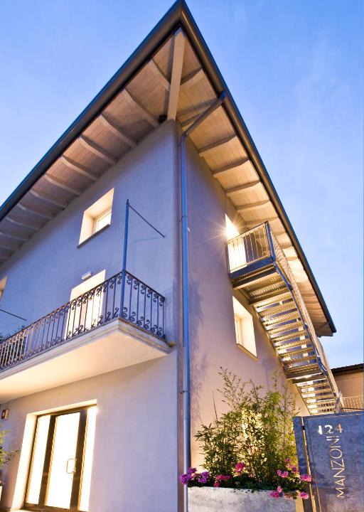 Esine Bed & Breakfast | Manzoni 124 Bed&Relax