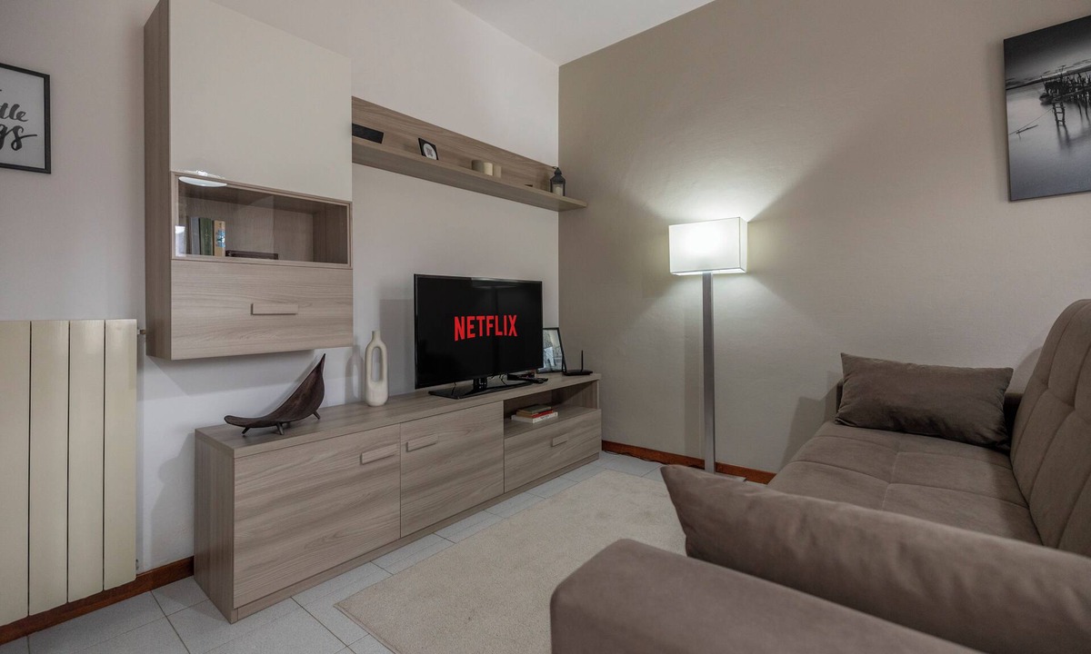 Clusone Apartment | Megan's Home - Wifi - bike path access - parking space