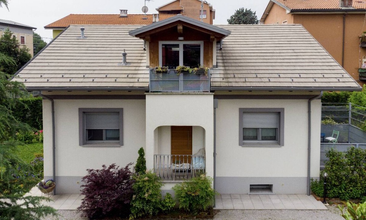 Merate Villa | Melo-Apartment in modern villa kitchenette terrace on the green097048-LNI00001