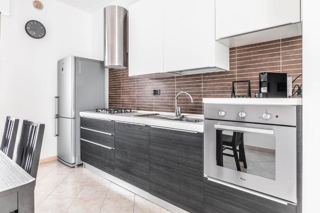 Morivione Apartment | Milan - Bocconi e Navigli - Spacious 3BR Apartment 95 m - Free Parking