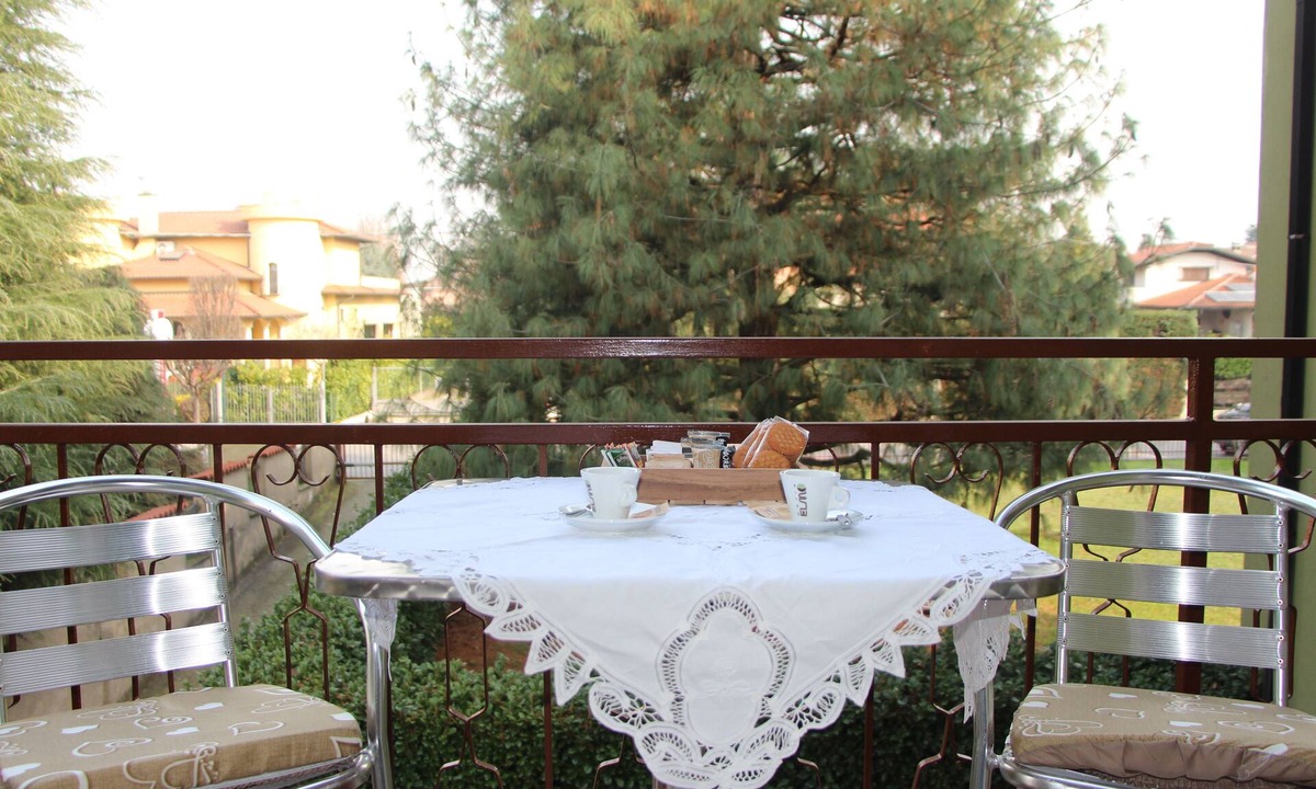 Ceriano Laghetto Apartment | Milan/Como/Rho Fiera/Malpensa/Saronno free Wi-Fi private garage