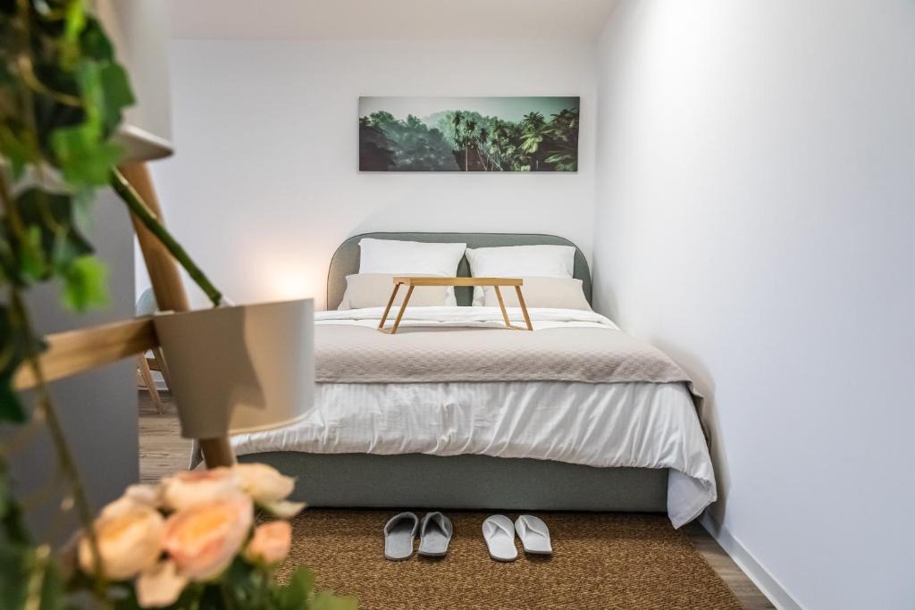 Ostend Apartment | Modern Studio good located Balcony King Bed