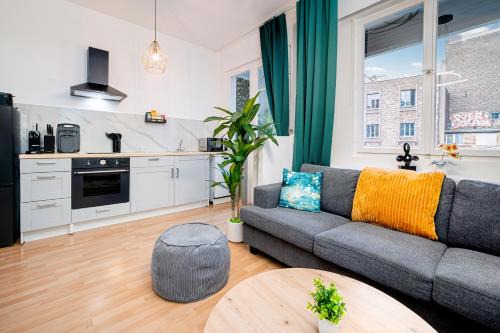 New Town Apartment | Modern Suite with Balcony - Best Point by Rudolfplatz - Perfect for 5 Guests - Netflix