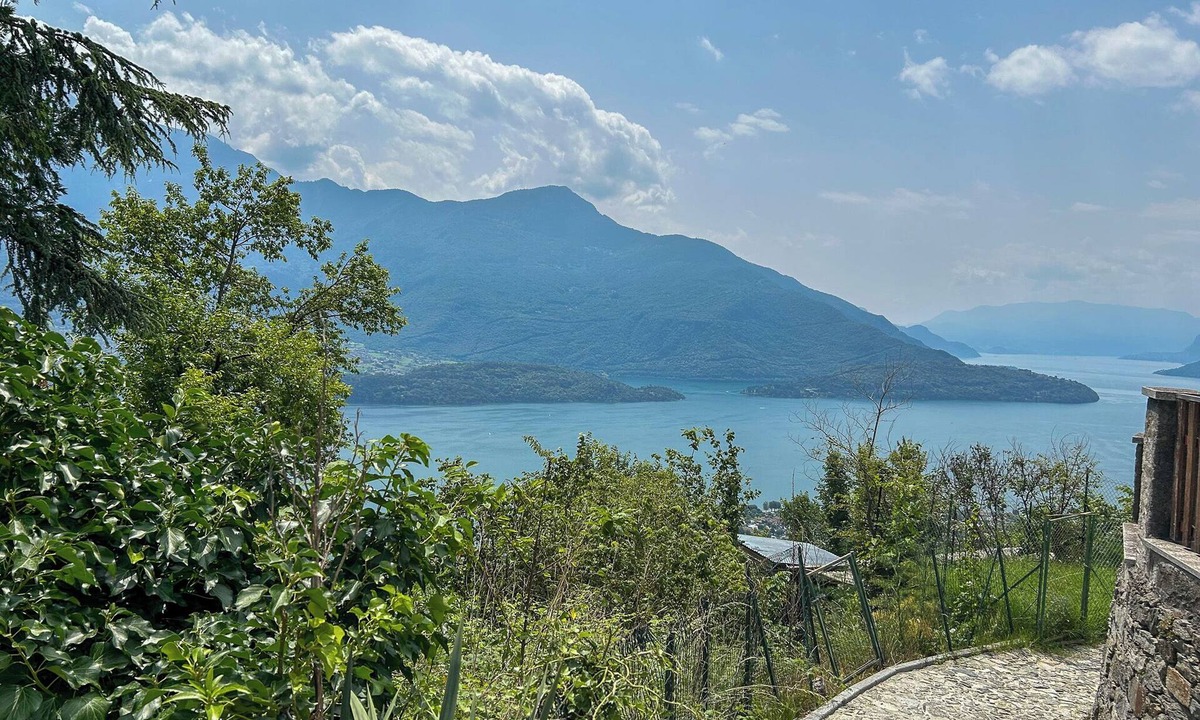 Vercana Apartment | Nonna Delfina Terrazzo holiday flat on Lake Como