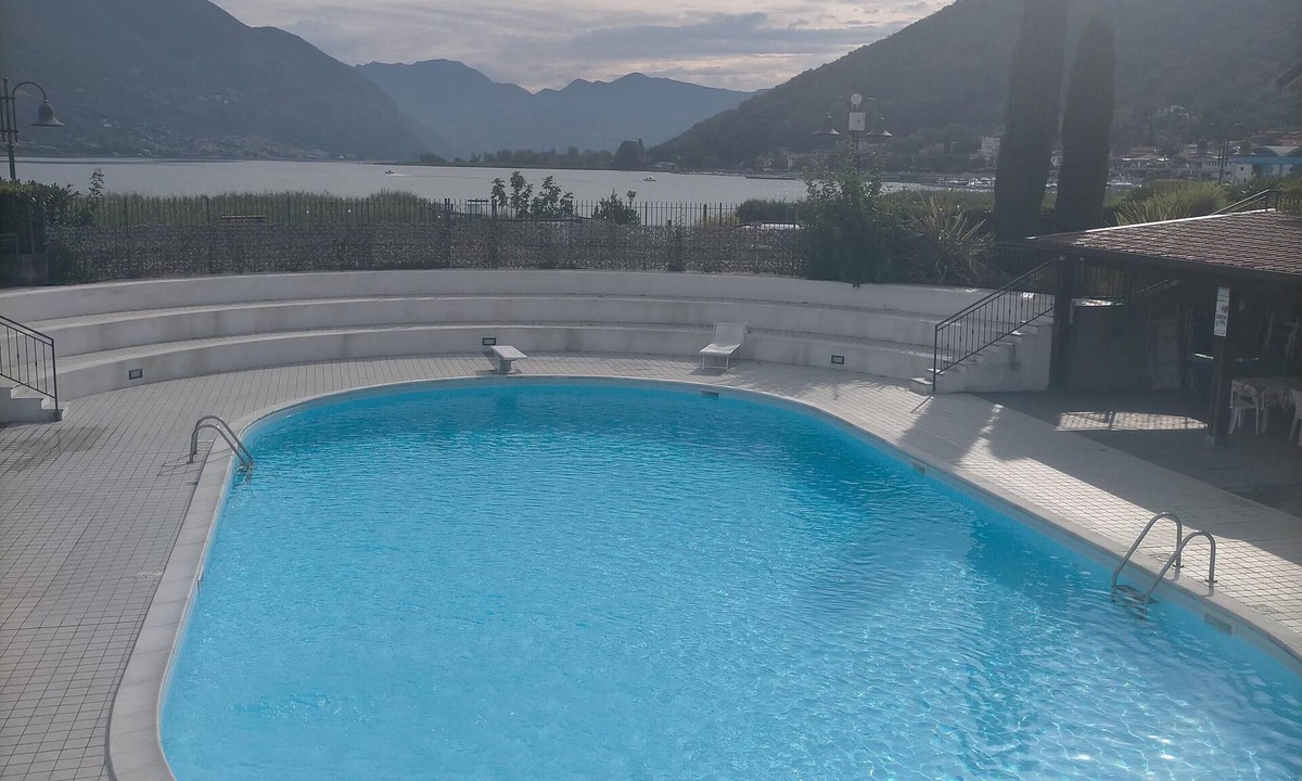 Paratico Apartment | ON THE LAKE IN RESIDENCE WITH ONE-ROOM SWIMMING POOL