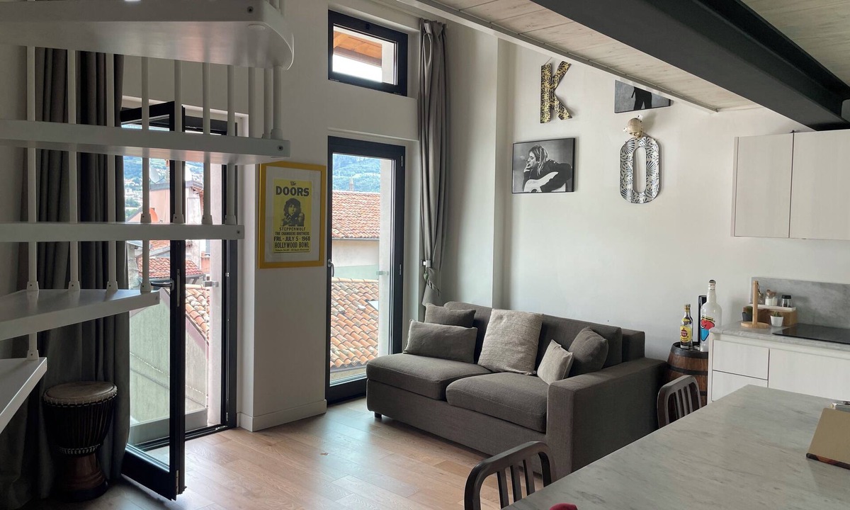 Malgrate Apartment | Open-plan loft overlooking Lake Como with private parking space