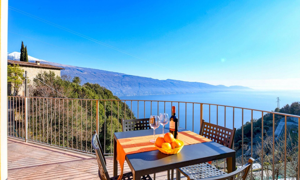 Tignale Apartment | Orange House with breathtaking lake view