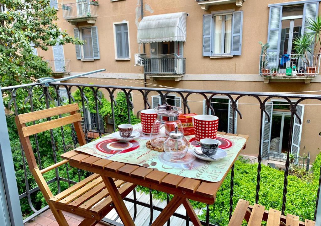Guastalla Apartment | P.ta Romana Studio Flat 50Mq noiseless balcony garden view