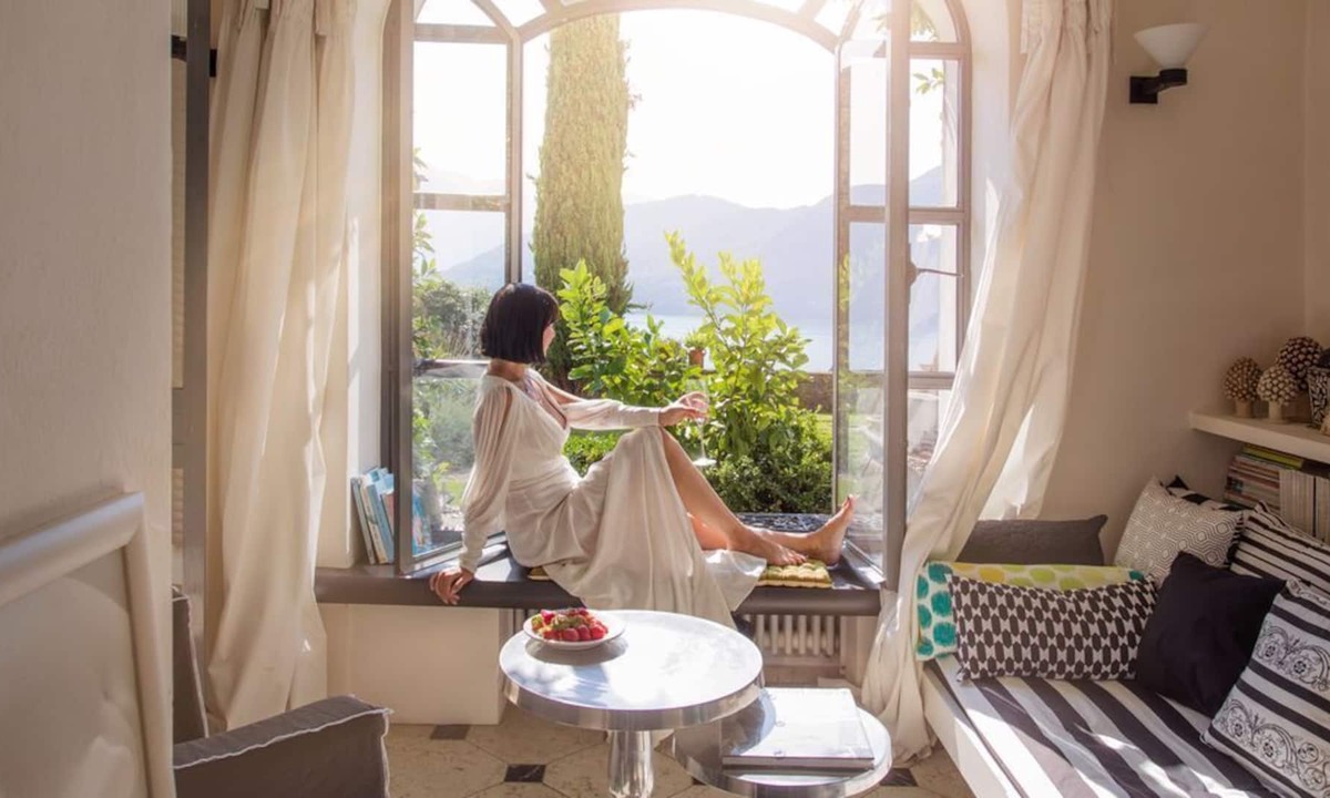 Azzano Villa | Palatial Palazzo with private lake view garden