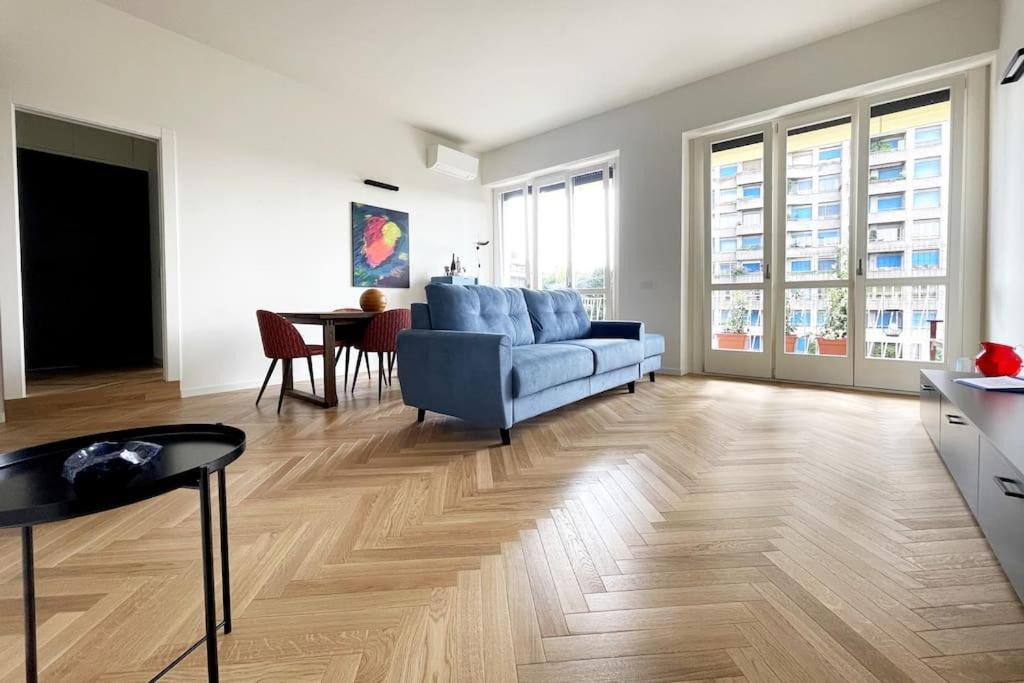 Tricolore Apartment | Penelope's Apartment