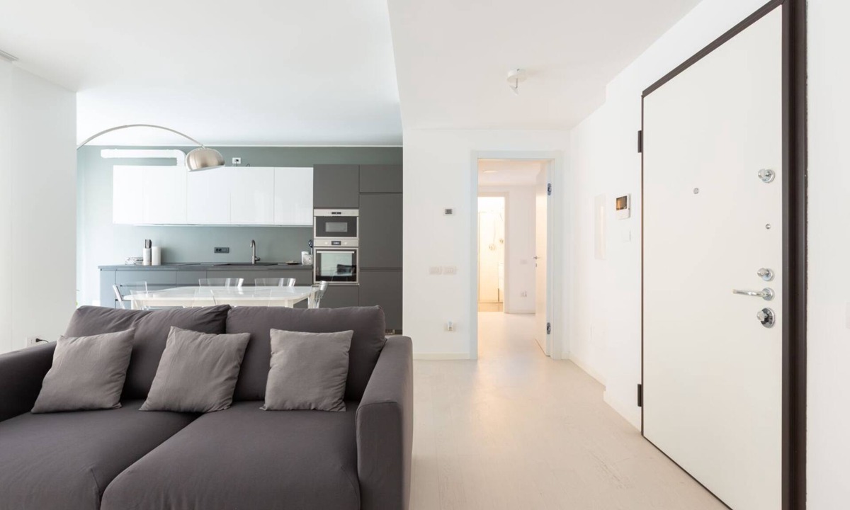 Varesine Apartment | Porta Nuova Spacious and Bright Apartment