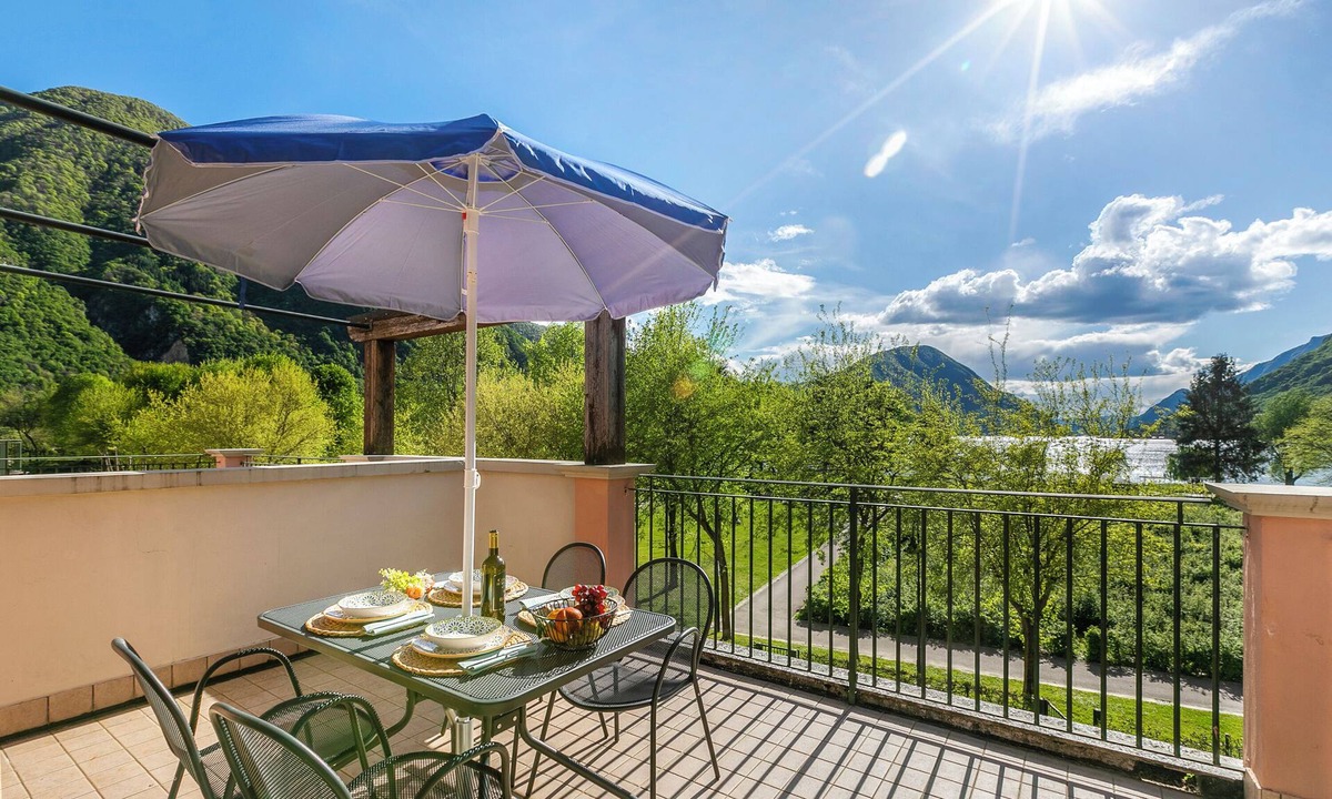 Porlezza Apartment | Porto Letizia Begonia 8, Porlezza, Italy