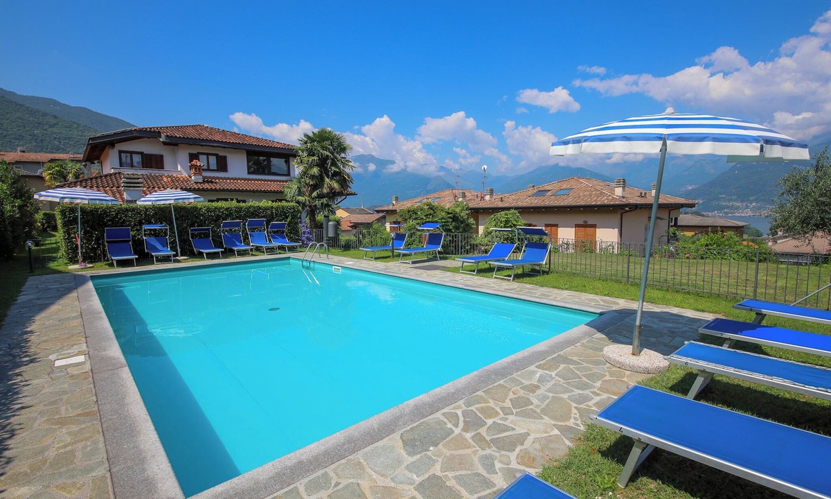 Colico Apartment | Quattro Stagioni Summer Roof Terrace Holiday Apartment with Pool