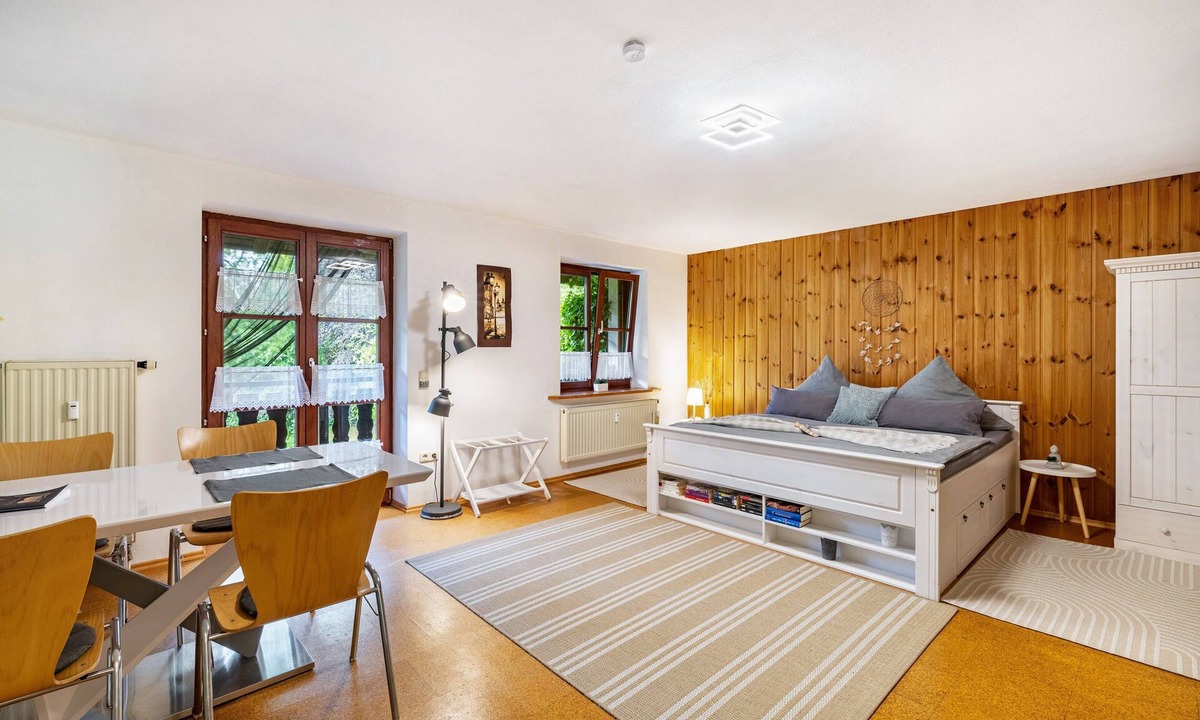Kinsau Apartment | Quiet Studio with Balcony Overlooking Nature – Apartment Gardenview