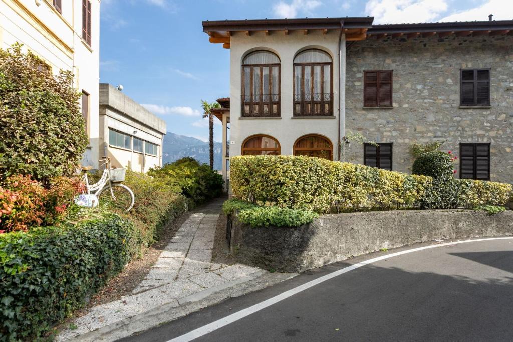 Cadenabbia Apartment | Residence Azalea&glicine by Halldis