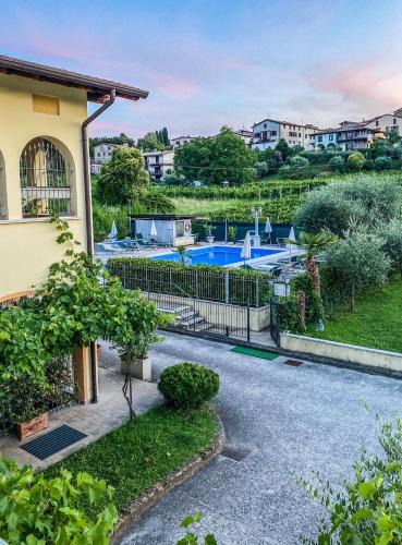Castello House | Residence Garda Valtenesi