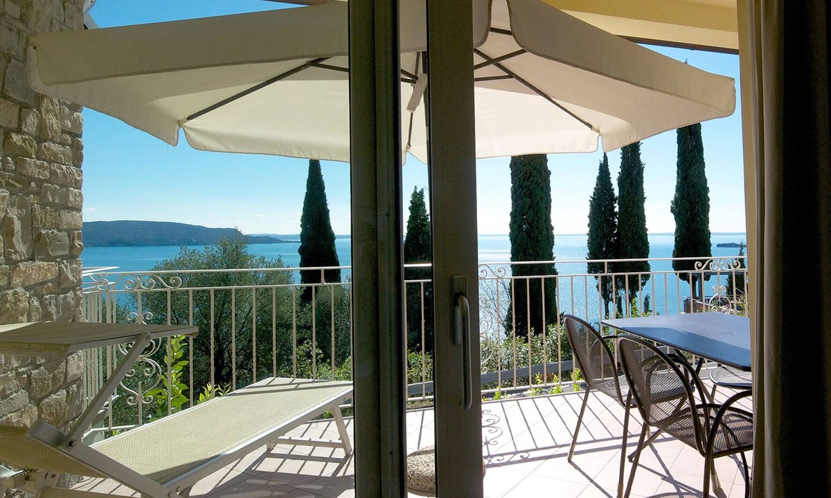 Toscolano Maderno Apartment | Residence Limoni del Rustichel: Apartment N.8 with lake view, underground parking and pool.