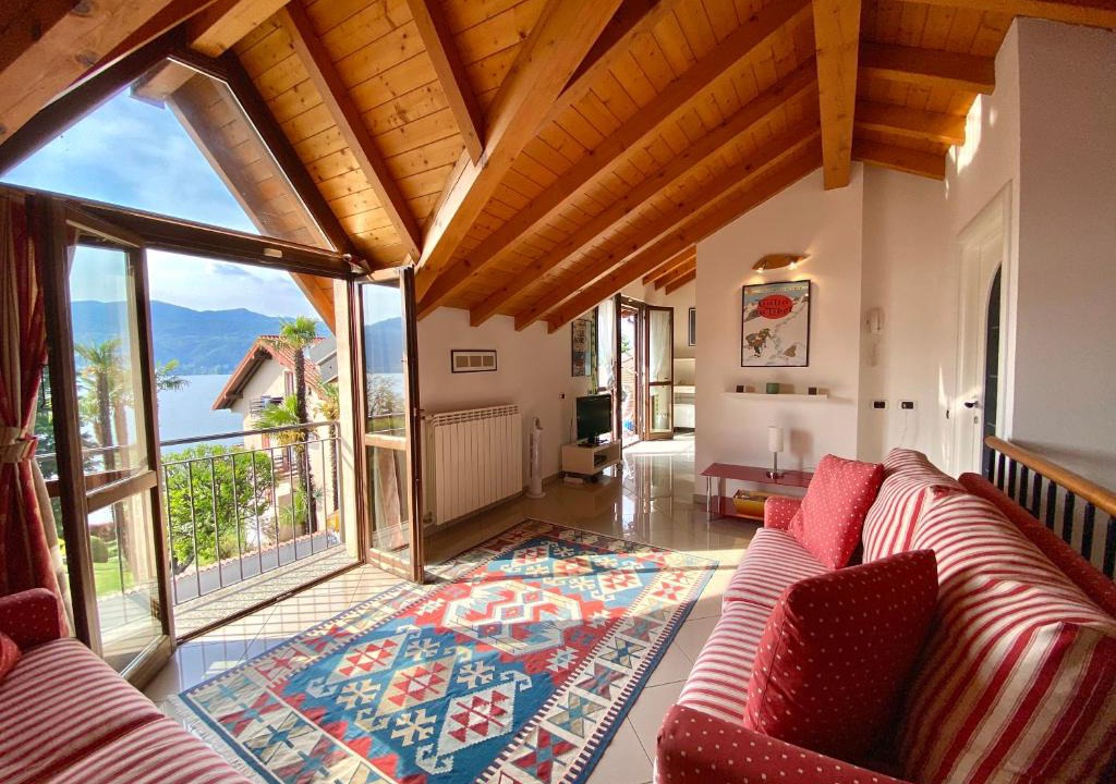 Angera Apartment | Romantic apartment in lake district