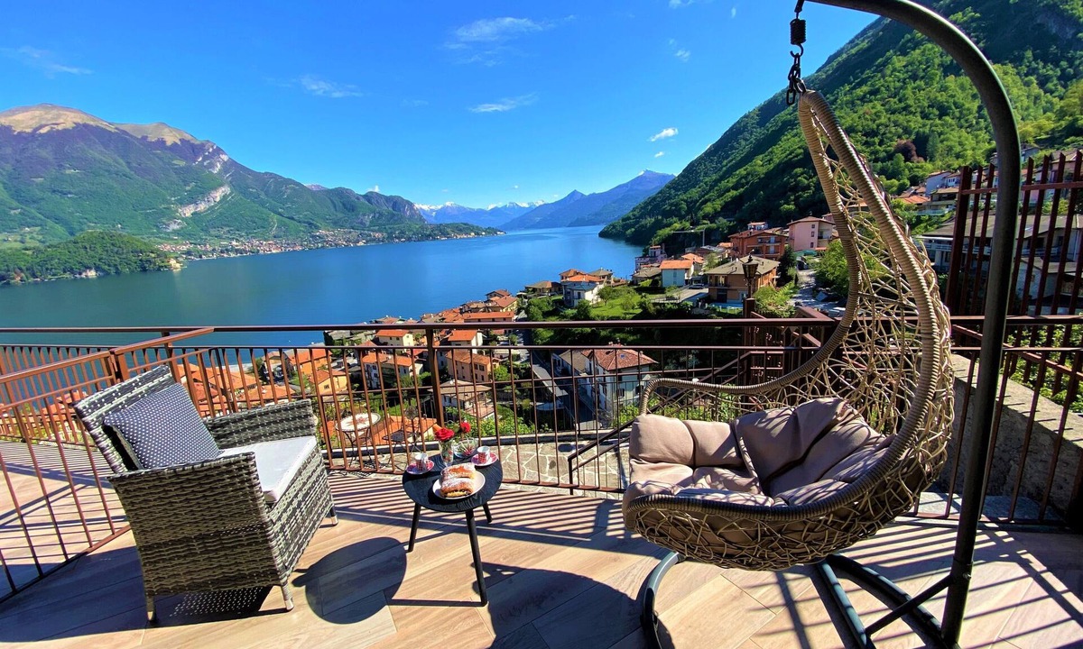 Lezzeno House | RUBINO NEW! NEAR BELLAGIO! BALCONY GARDEN, & STUNNING VIEW!