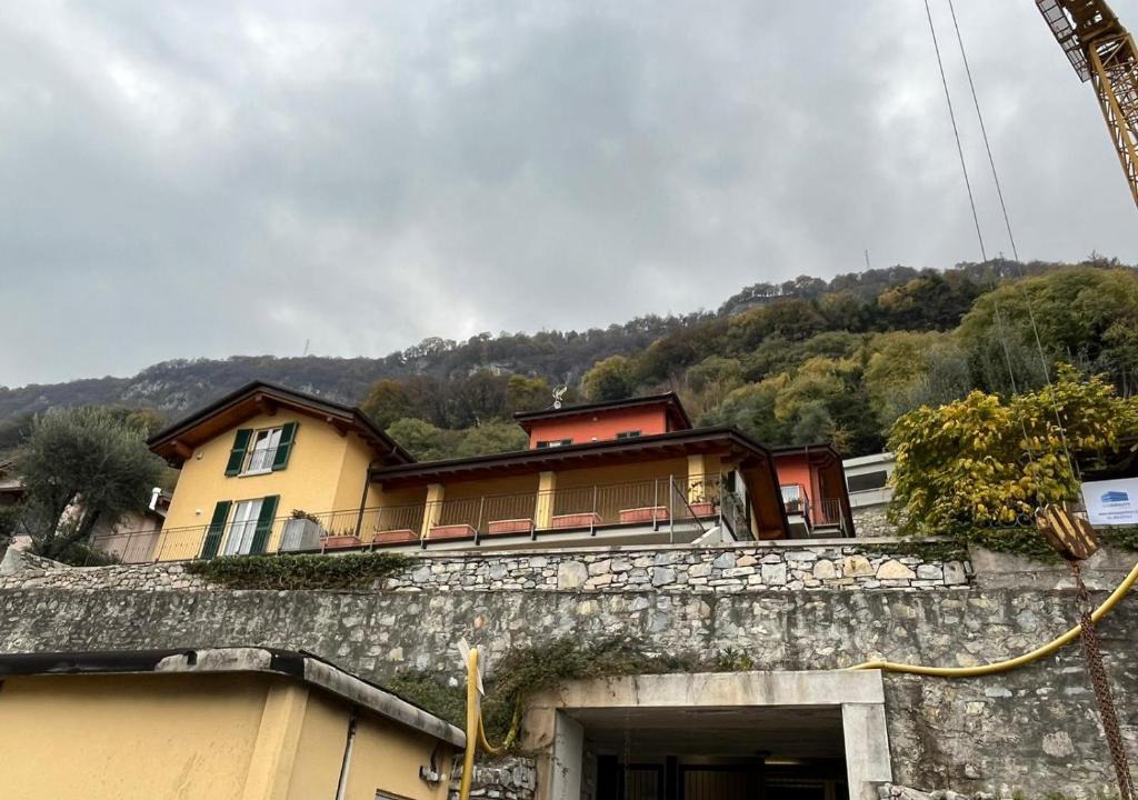 Sala Comacina Apartment | SALA COMACINA APARTMENT NO 1-SLEEPS 10 by Italian Apartments