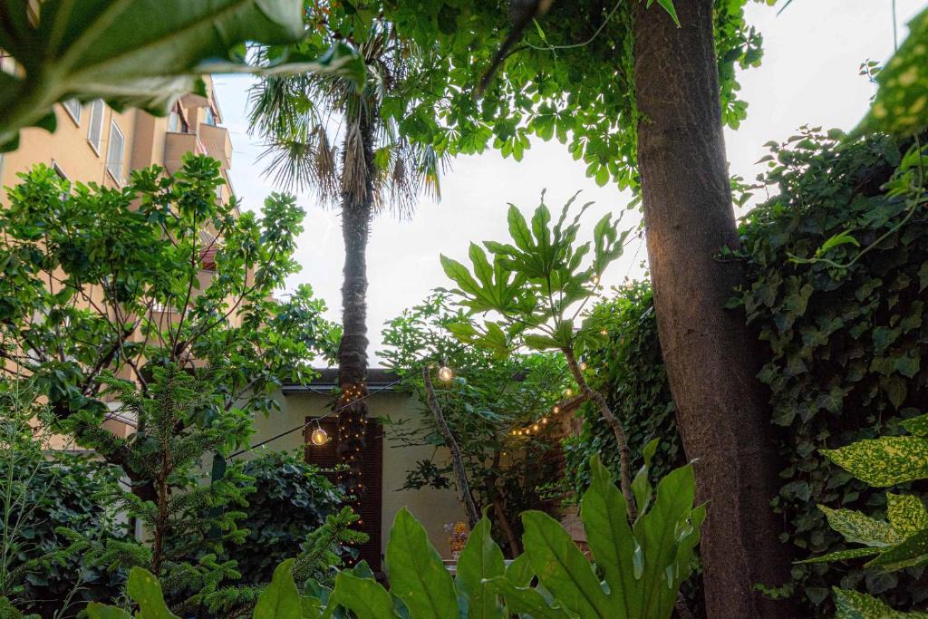 Isola Apartment | Secret garden in the heart of Isola