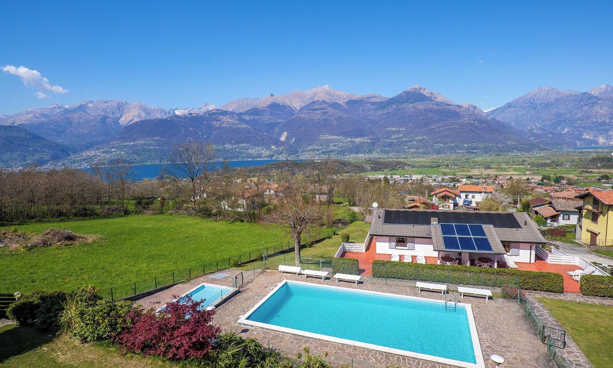 Colico Piano Apartment | Sole 1 Terrace Holiday Apartment with Pool