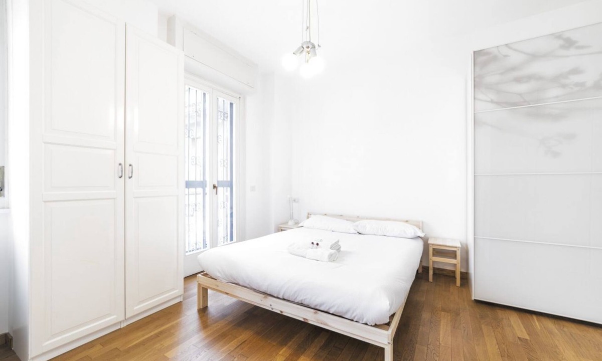 Casoretto Apartment | Spacious and elegant 170 sqm apartment for 6 people just outside the center of Milan.
