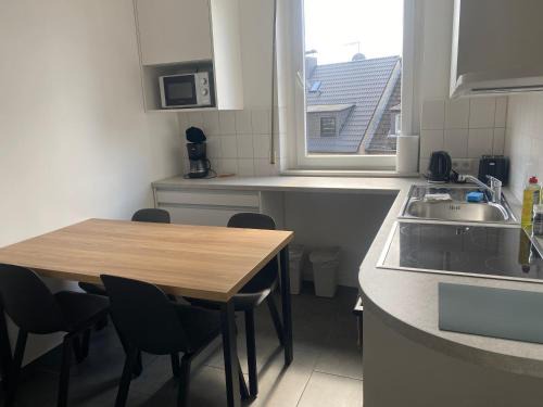 Willich Apartment | Stefans Apartments B - 20 min bis DD Messe und Flughafen inkl Parkplatz