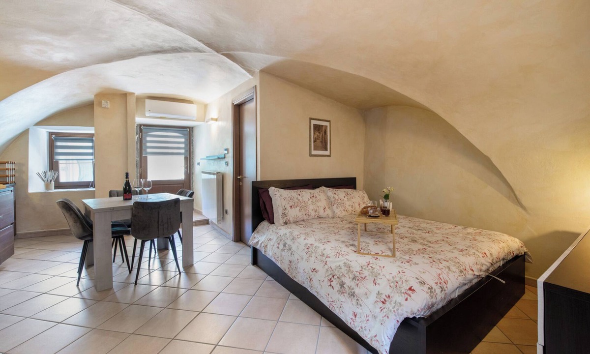 Pisogne Apartment | Studio Apartment 'Le Volte' with Wi-Fi