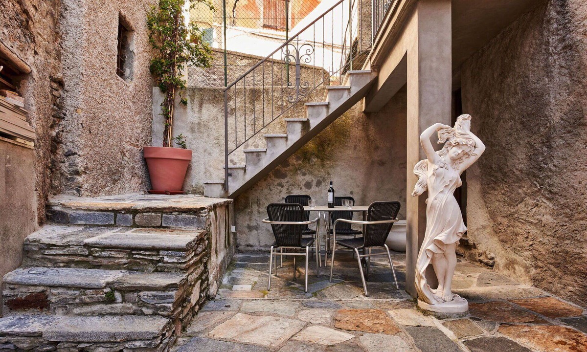 Naggio House | Stunning villa for 4 people with A/C, WIFI, TV, terrace and pets allowed