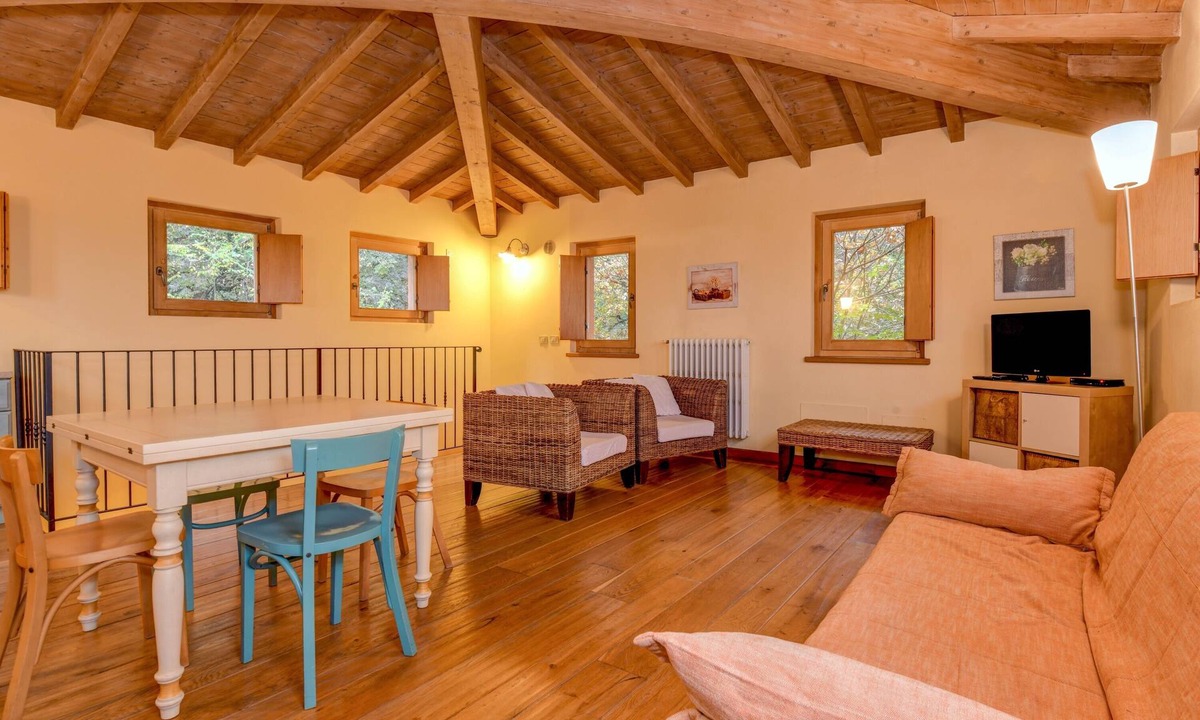 Gavardo Apartment | Stylish Apartment Torretta in Agriturismo Colleincanto