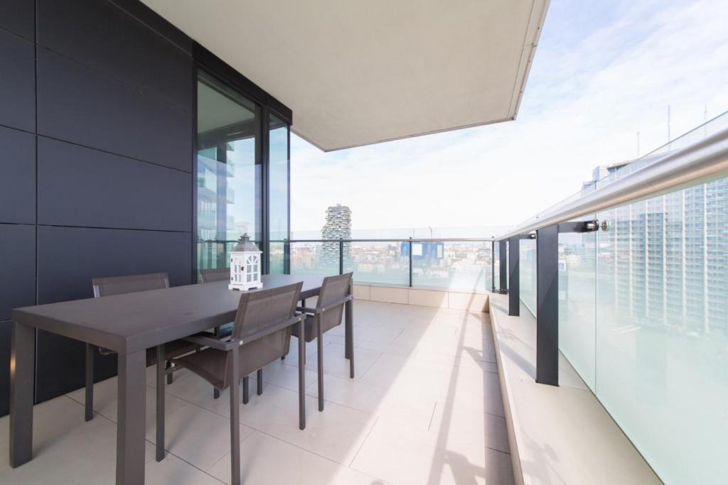 Varesine Apartment | Stylish elegant Suite in Torre Solaria with exclusive Milan's view