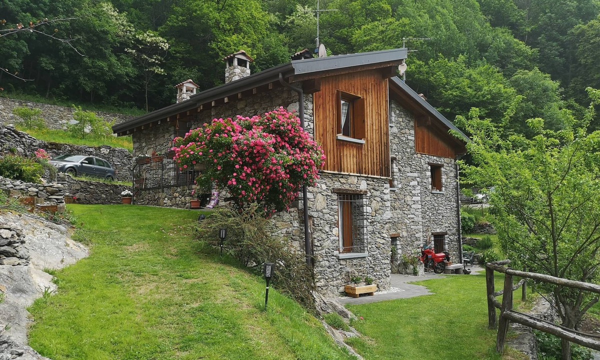 Capo di Ponte Apartment | THE BANKS IN THE WOODS: PEACE, NATURE AND RELAXATION. Ideal for couples and families.