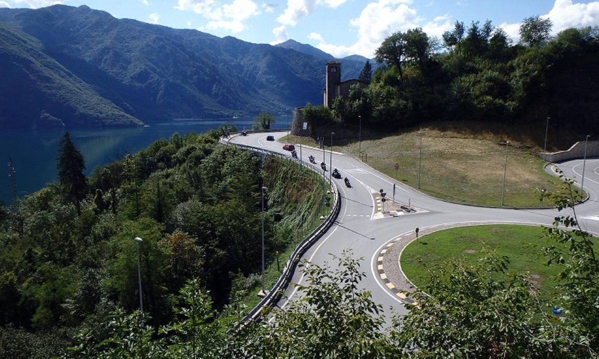 Roe Volciano Apartment | Three-room apartment 4 beds terraces garage wifi Lake Garda