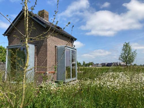 Wirdum Apartment | Tiny house Van hoogspanning naar ontspanning