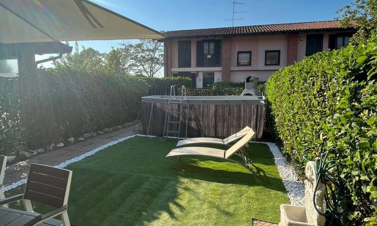Albairate Villa | Two-story villa with private pool in residence near Milan fairgrounds