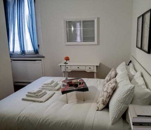 Tricolore Apartment | VFH Guicciardini Stylish Apartment