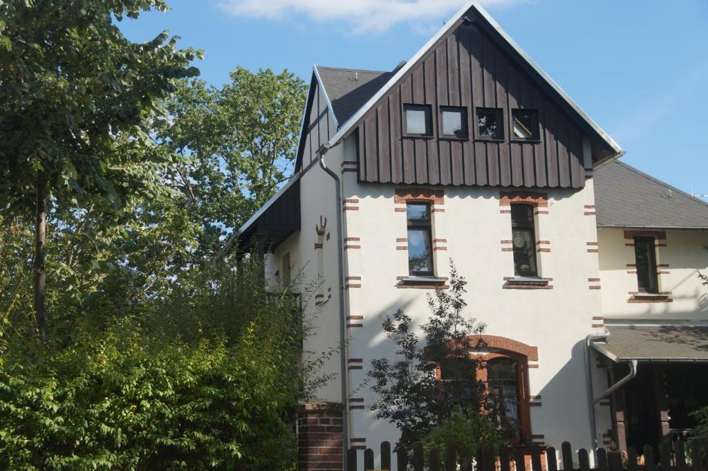 Leutzsch Apartment | Villa 1895