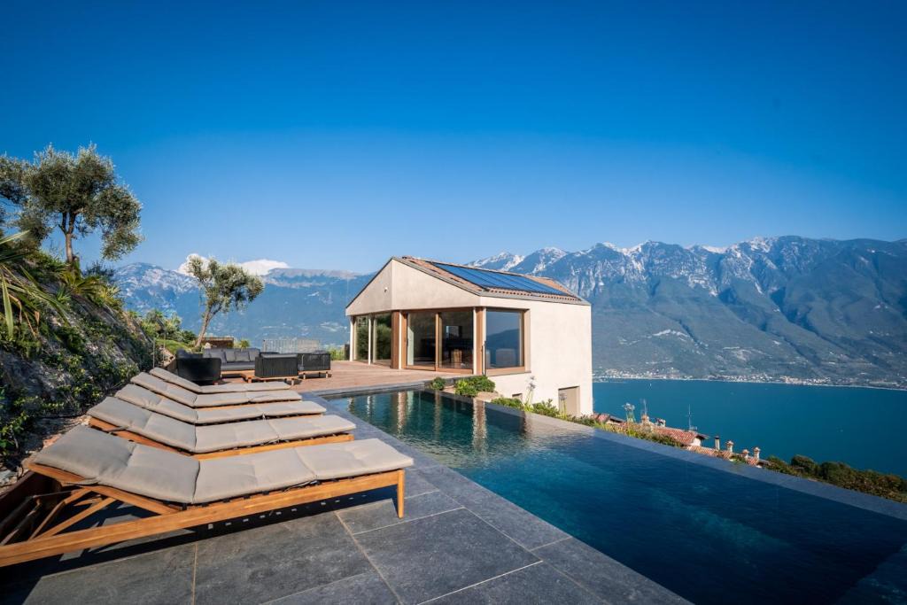 Arias Villa | Villa Arias lake view