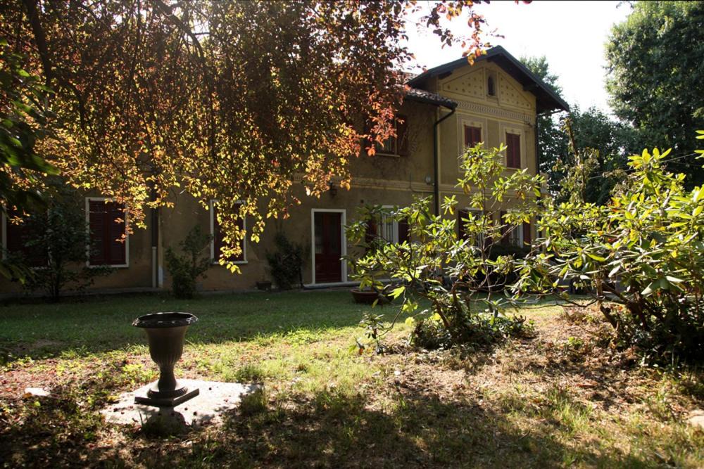 Capolago Apartment | Villa Helios Holiday Home - Centre, Lake, 10' car - Free parking Self check-in Airco