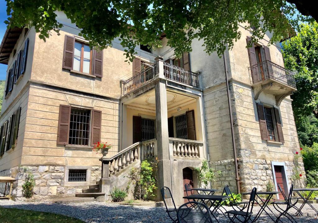 Centro Valle Intelvi Bed & Breakfast | Villa il Maiale Bianco Bed & Breakfast